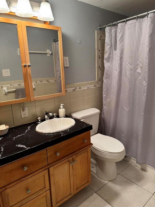 Main Bath Room 1