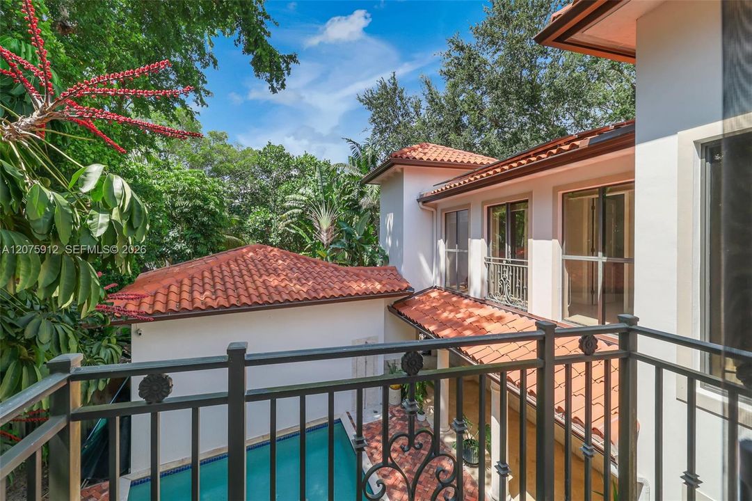 For Sale: $3,595,000 (5 beds, 5 baths, 5187 Square Feet)
