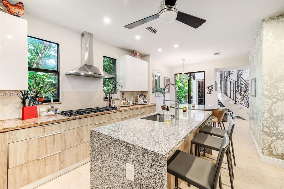 For Sale: $3,595,000 (5 beds, 5 baths, 5187 Square Feet)