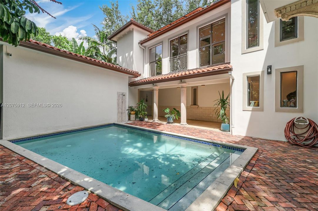 For Sale: $3,595,000 (5 beds, 5 baths, 5187 Square Feet)