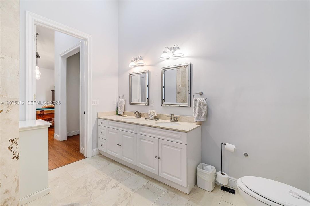 For Sale: $3,595,000 (5 beds, 5 baths, 5187 Square Feet)