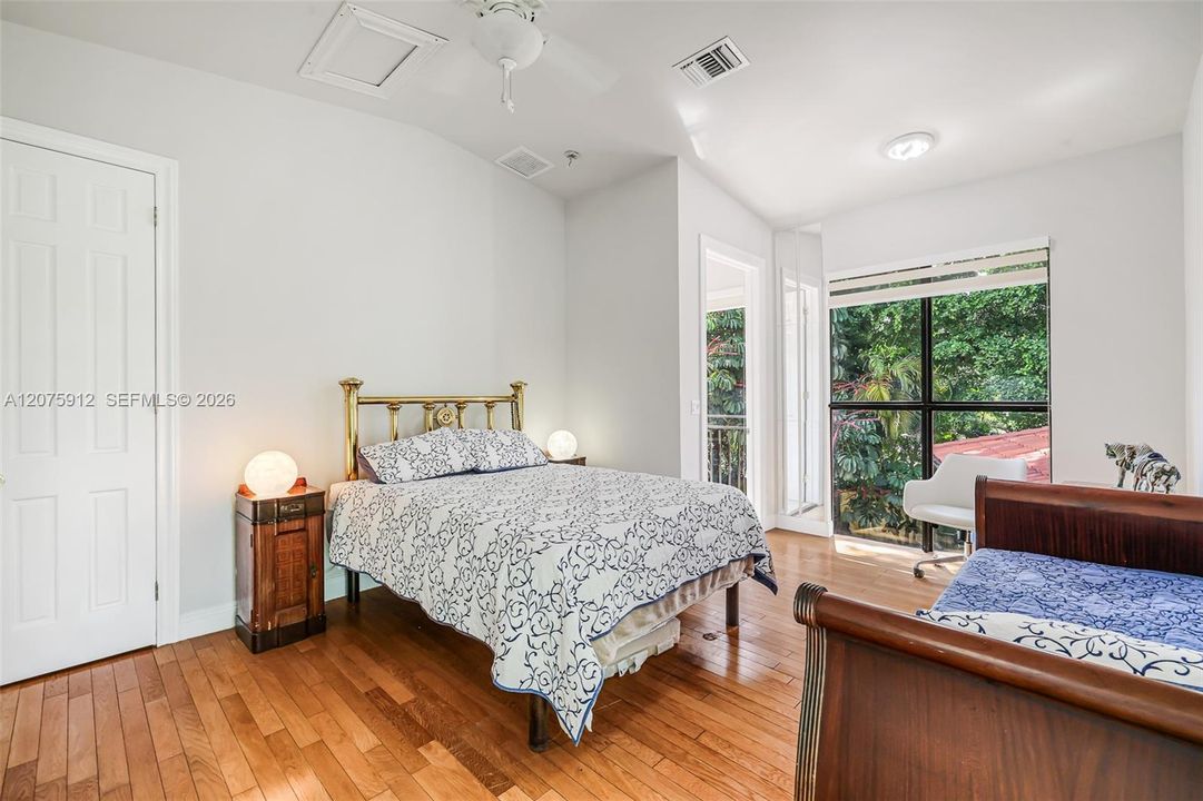 For Sale: $3,595,000 (5 beds, 5 baths, 5187 Square Feet)