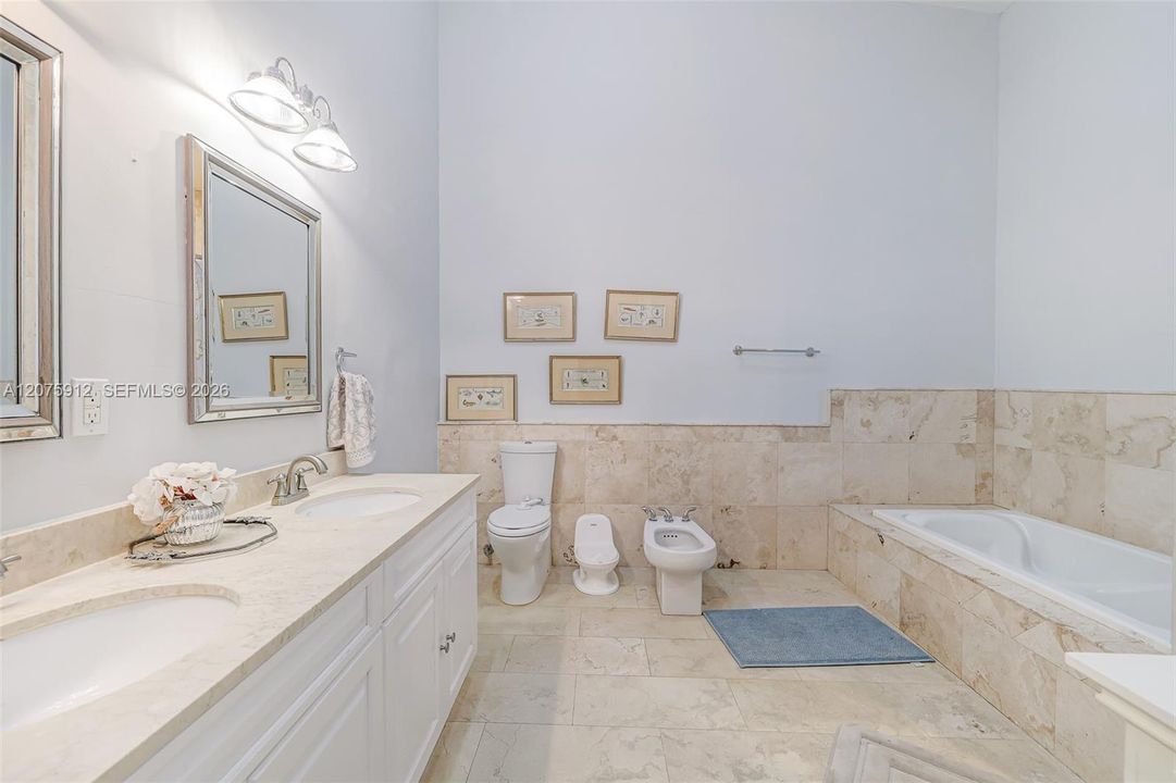 For Sale: $3,595,000 (5 beds, 5 baths, 5187 Square Feet)