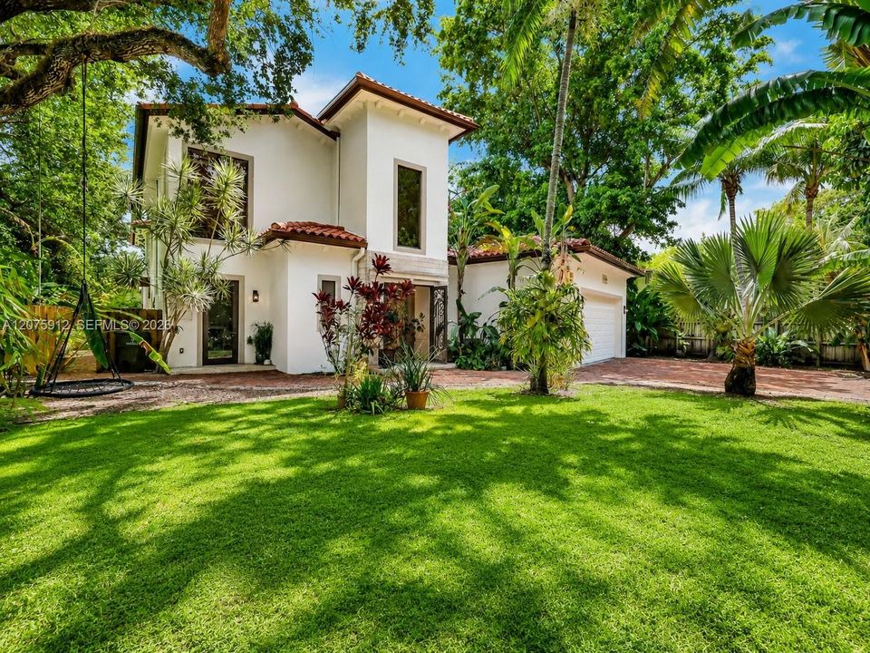 For Sale: $3,595,000 (5 beds, 5 baths, 5187 Square Feet)