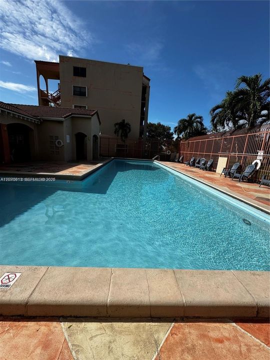 For Rent: $2,500 (2 beds, 2 baths, 1000 Square Feet)