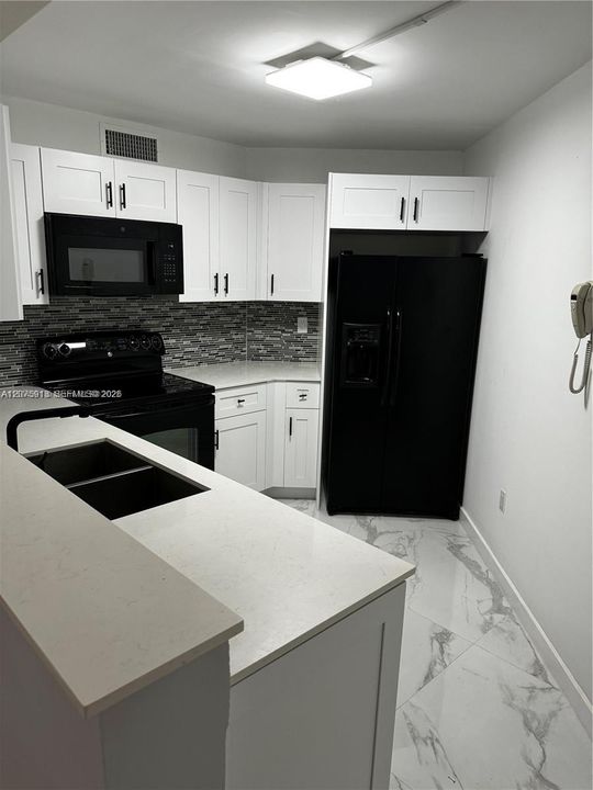 For Rent: $2,500 (2 beds, 2 baths, 1000 Square Feet)