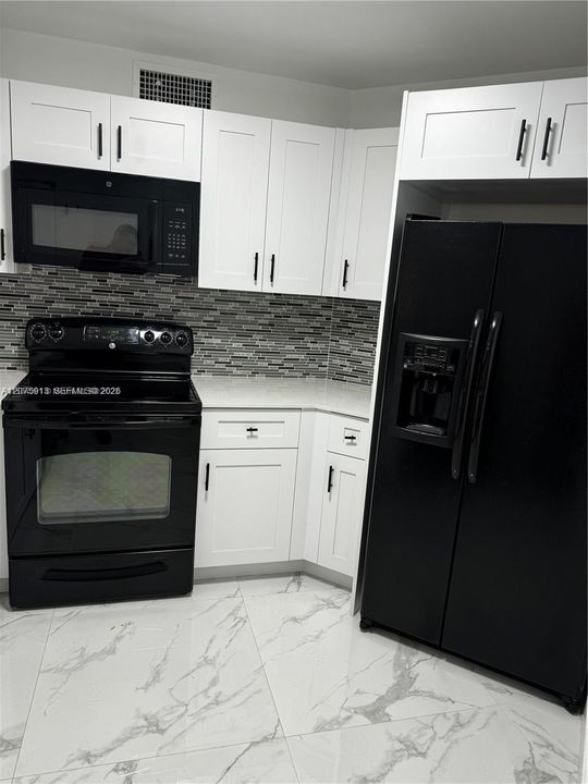 For Rent: $2,500 (2 beds, 2 baths, 1000 Square Feet)