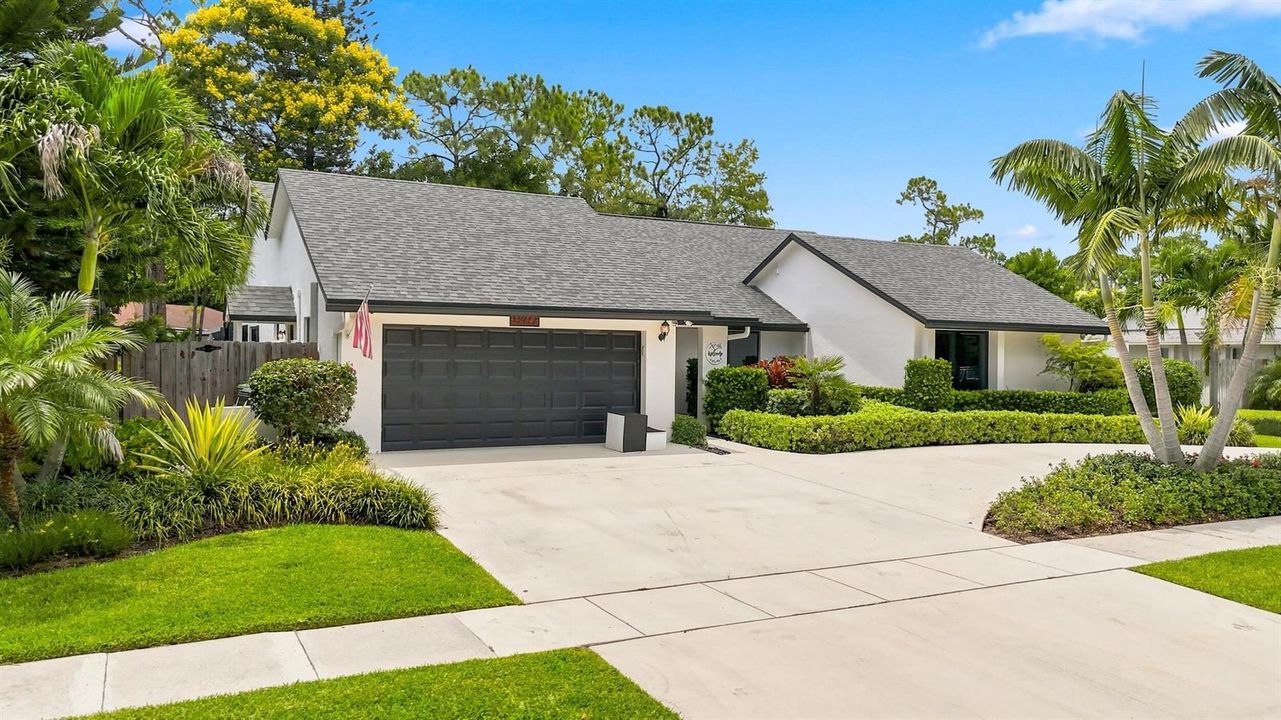 Front Exterior & Driveway