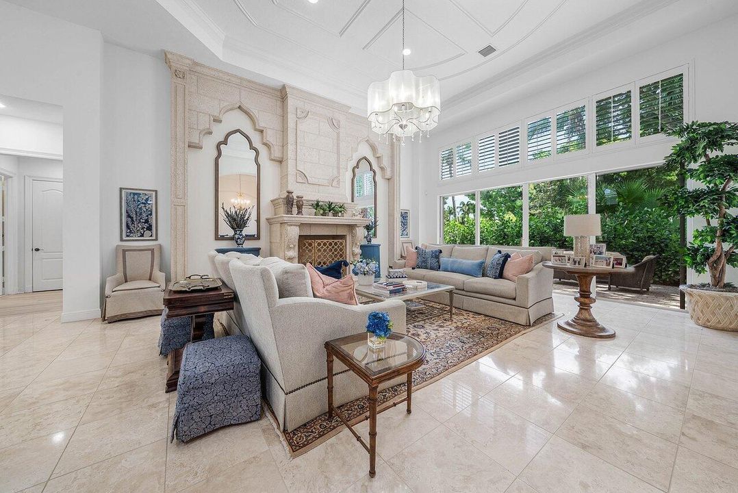 Bright Airy Interior - Vaulted Ceilings