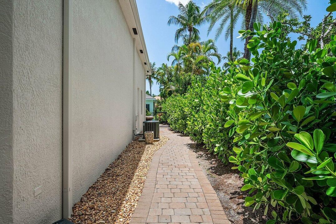 Walkway from Courtyard to Rear Patio