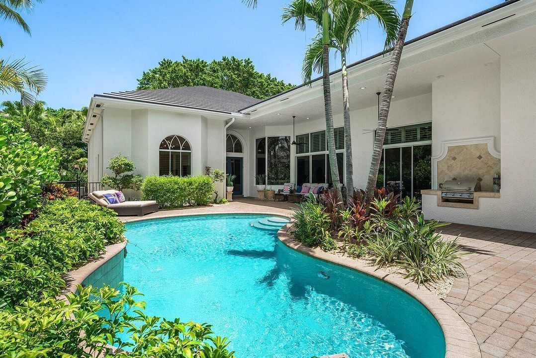 Resurfaced Sparkling Heated Pool