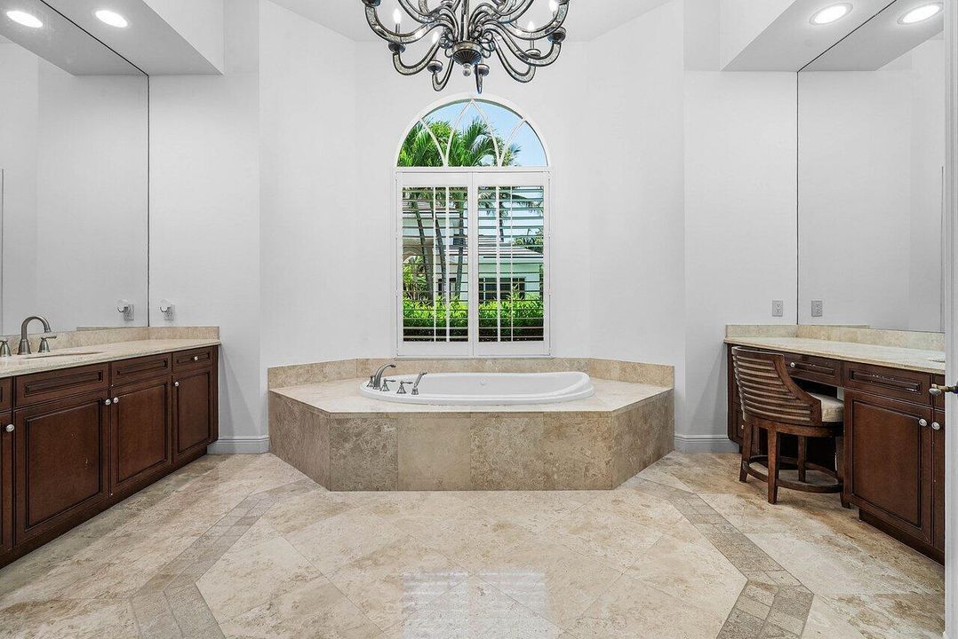 Primary Bath - Dual Vanities & Roman Tub