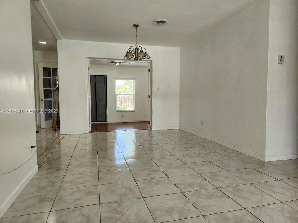 For Rent: $3,900 (4 beds, 2 baths, 1626 Square Feet)