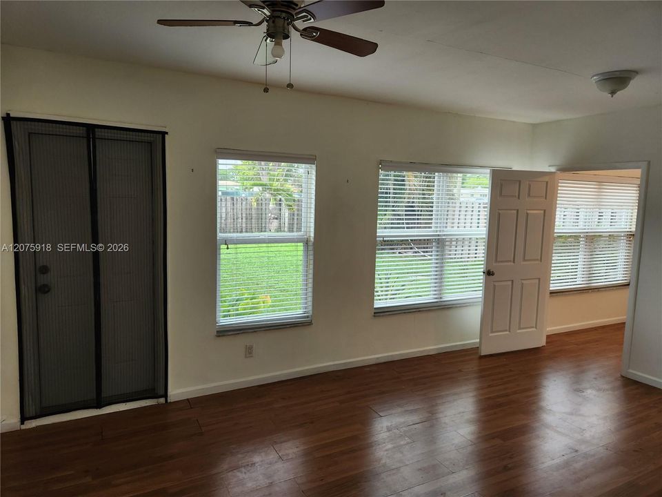 For Rent: $3,900 (4 beds, 2 baths, 1626 Square Feet)