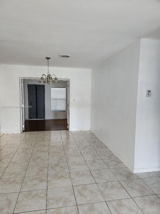 For Rent: $3,900 (4 beds, 2 baths, 1626 Square Feet)