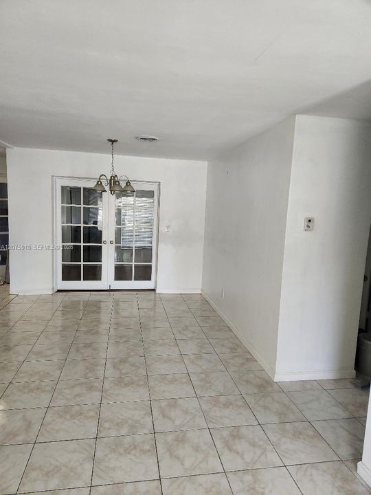 For Rent: $3,900 (4 beds, 2 baths, 1626 Square Feet)