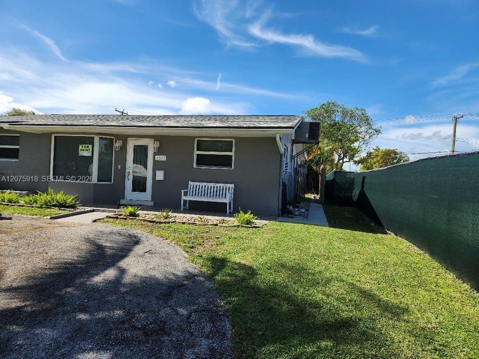 For Rent: $3,900 (4 beds, 2 baths, 1626 Square Feet)