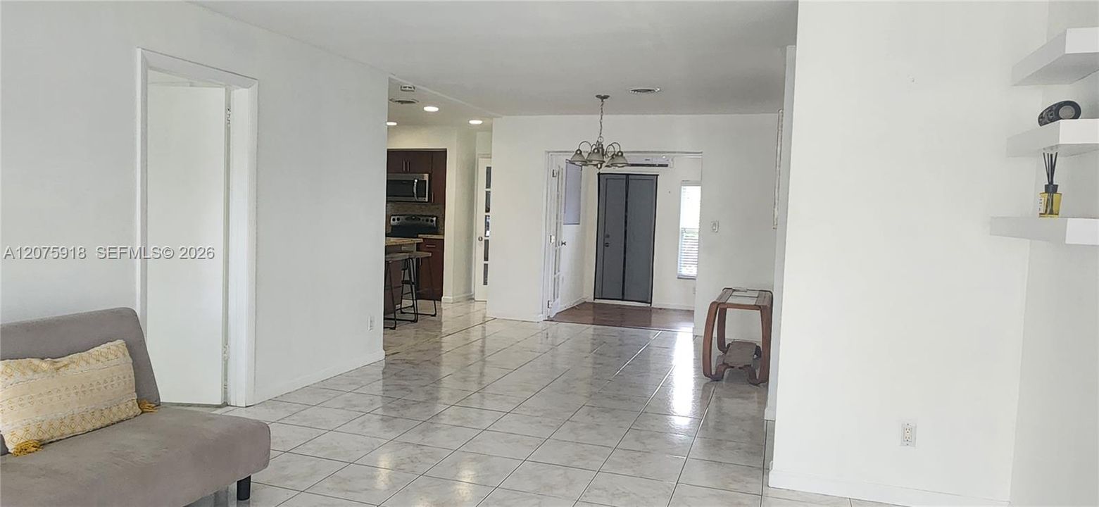For Rent: $3,900 (4 beds, 2 baths, 1626 Square Feet)