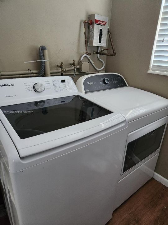 For Rent: $3,900 (4 beds, 2 baths, 1626 Square Feet)