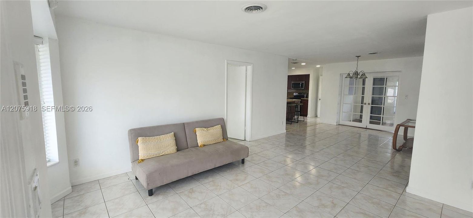 For Rent: $3,900 (4 beds, 2 baths, 1626 Square Feet)