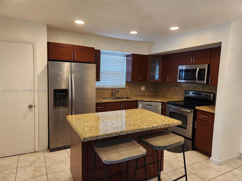 For Rent: $3,900 (4 beds, 2 baths, 1626 Square Feet)
