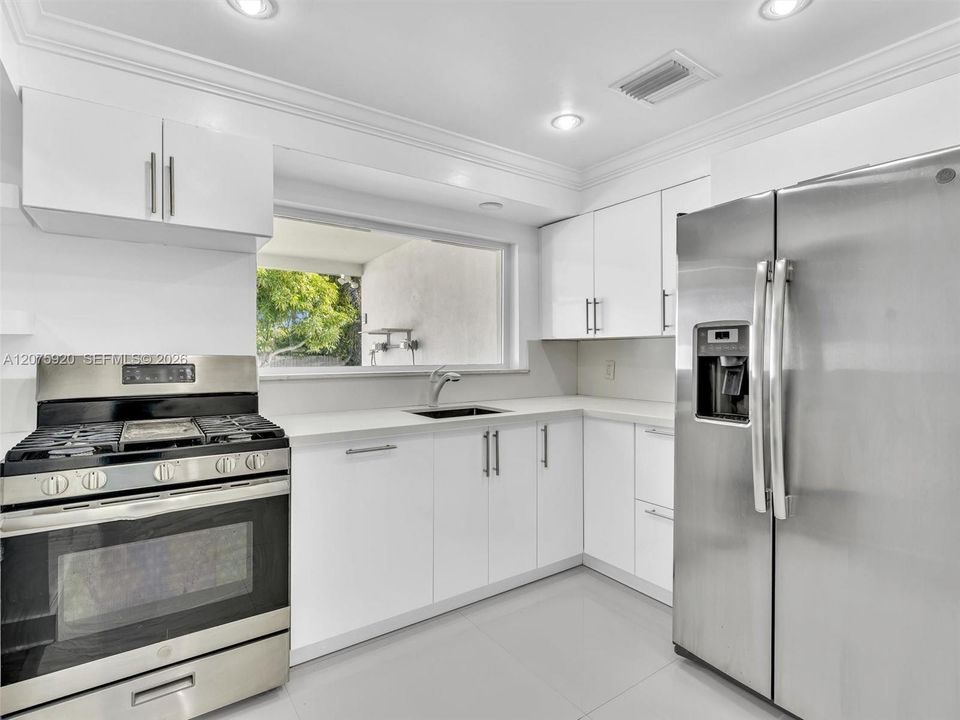 For Rent: $6,500 (4 beds, 3 baths, 1600 Square Feet)