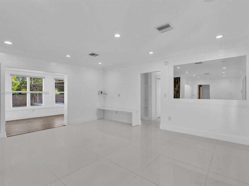 For Rent: $6,500 (4 beds, 3 baths, 1600 Square Feet)