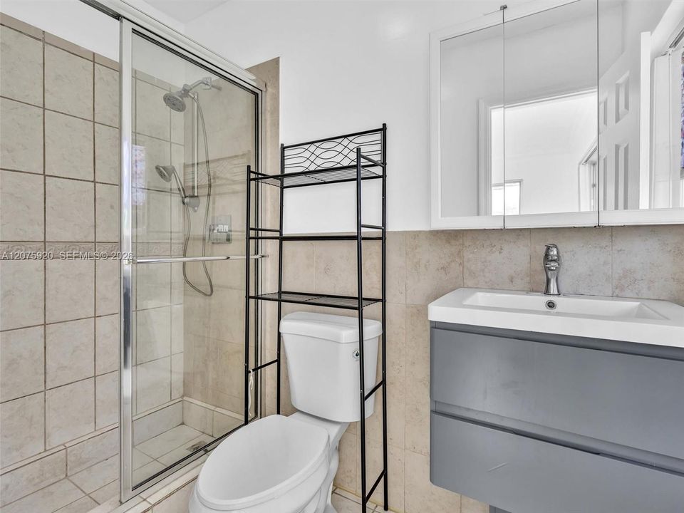 For Rent: $6,500 (4 beds, 3 baths, 1600 Square Feet)