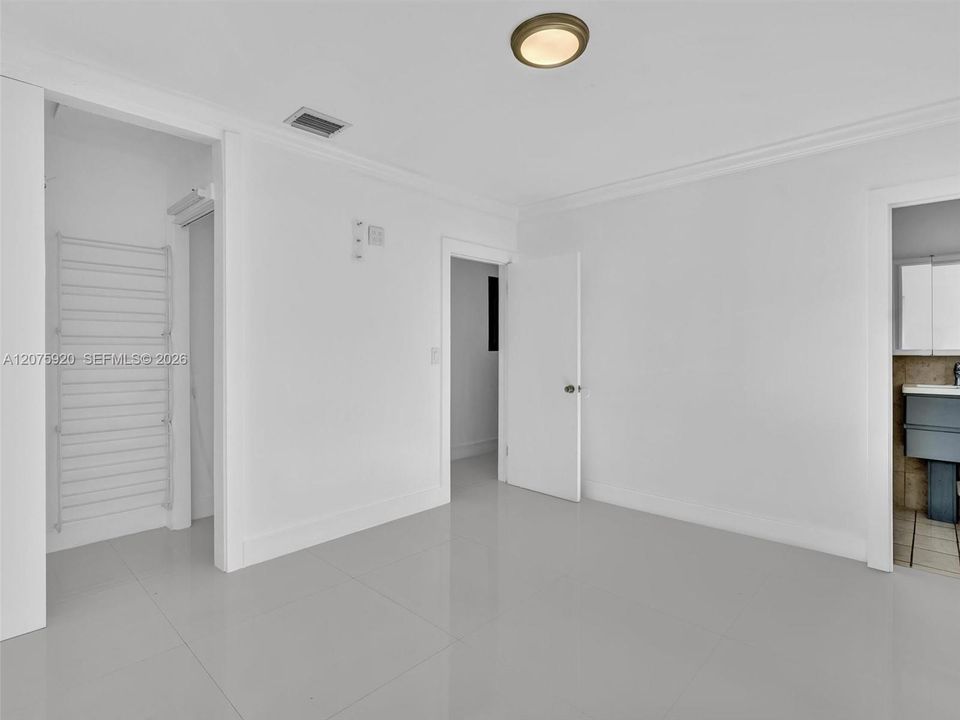 For Rent: $6,500 (4 beds, 3 baths, 1600 Square Feet)