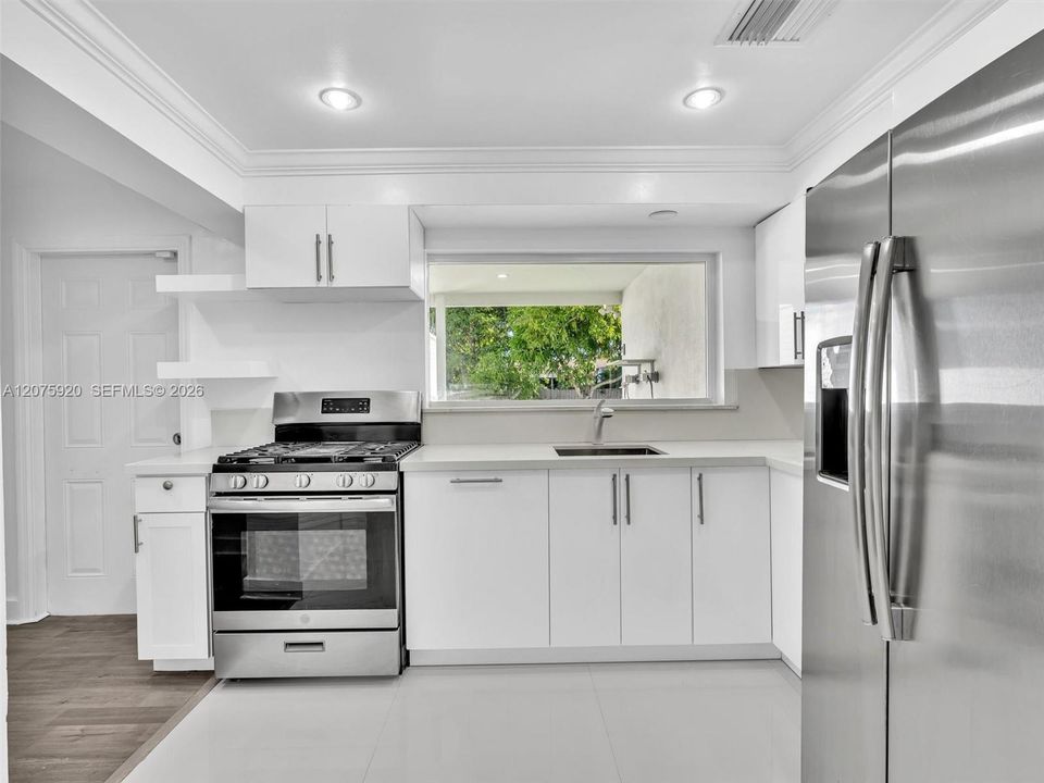 For Rent: $6,500 (4 beds, 3 baths, 1600 Square Feet)