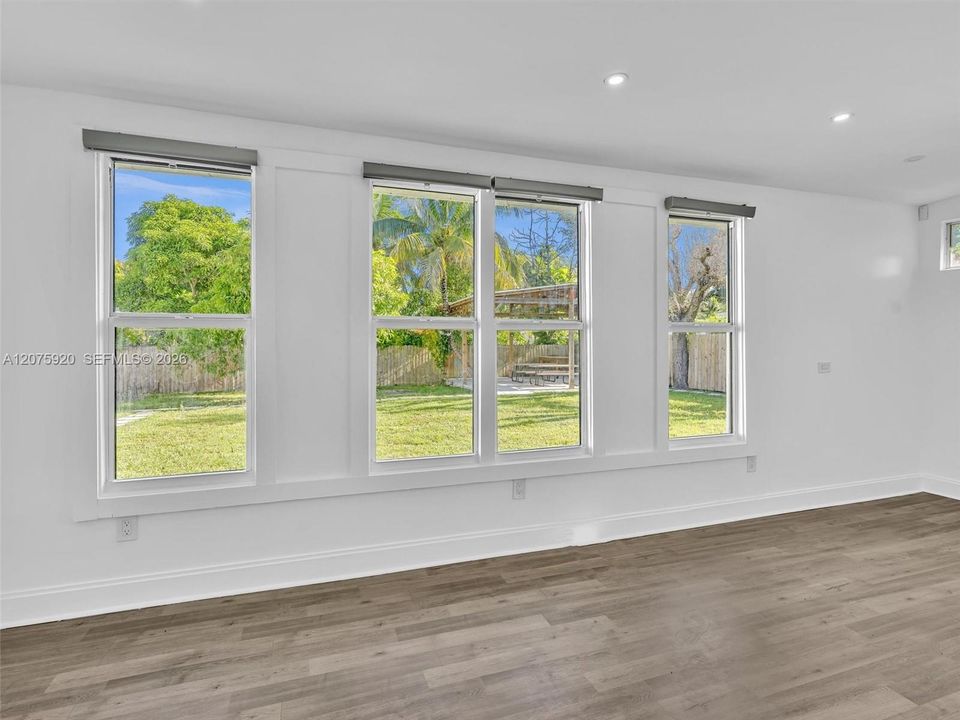For Rent: $6,500 (4 beds, 3 baths, 1600 Square Feet)