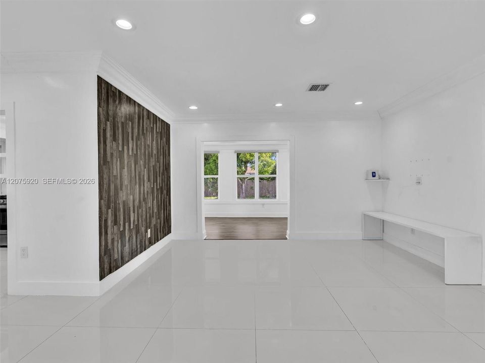 For Rent: $6,500 (4 beds, 3 baths, 1600 Square Feet)