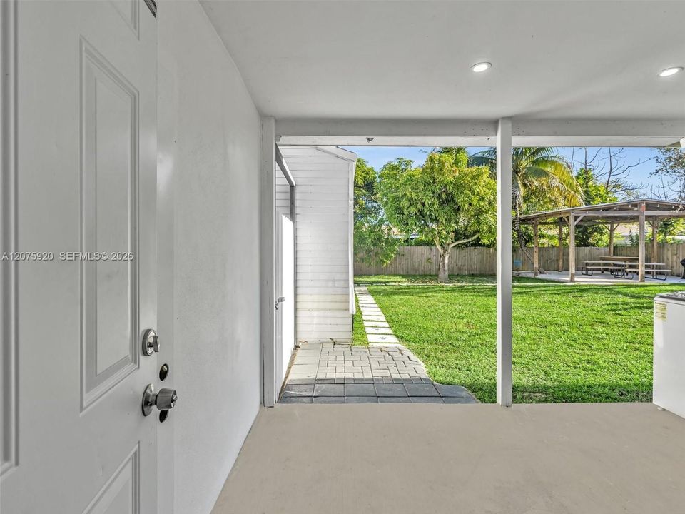 For Rent: $6,500 (4 beds, 3 baths, 1600 Square Feet)