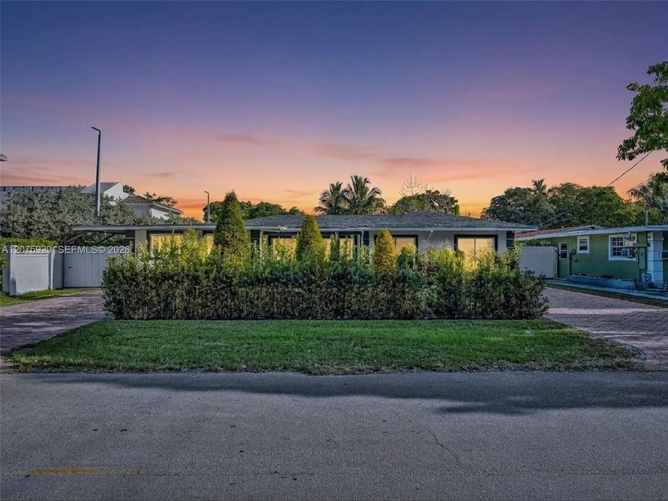 For Rent: $6,500 (4 beds, 3 baths, 1600 Square Feet)