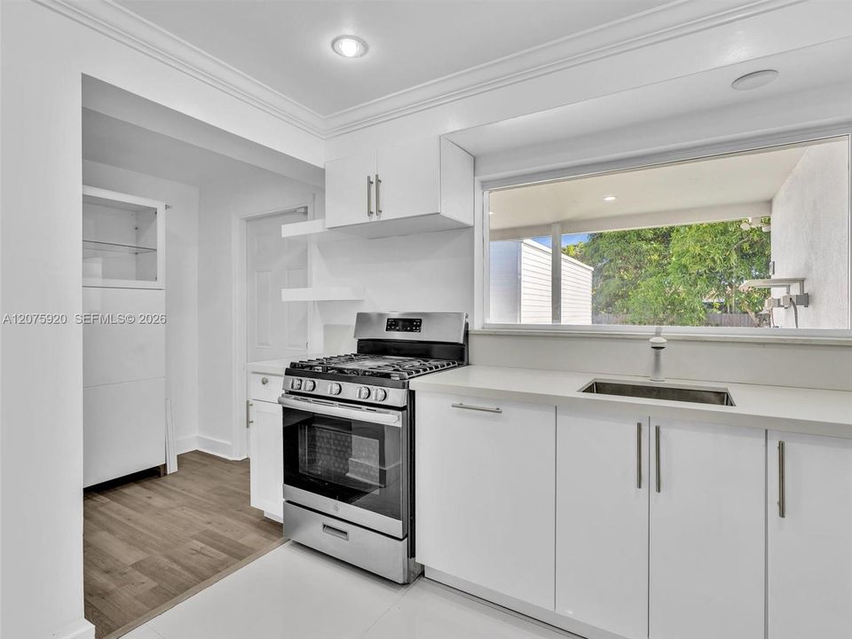 For Rent: $6,500 (4 beds, 3 baths, 1600 Square Feet)