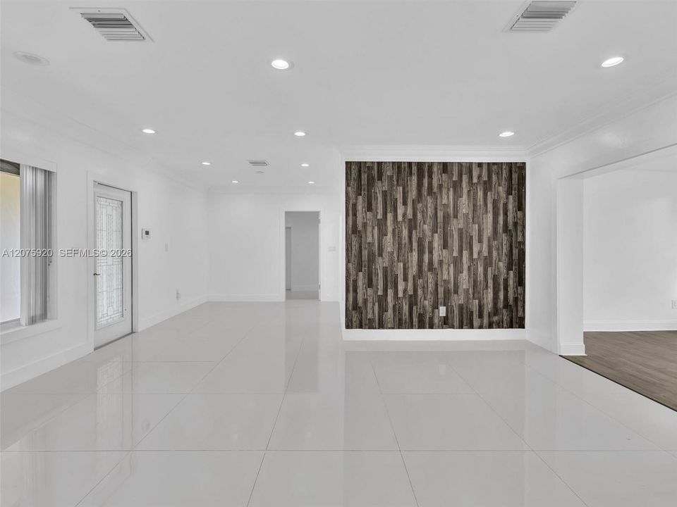 For Rent: $6,500 (4 beds, 3 baths, 1600 Square Feet)