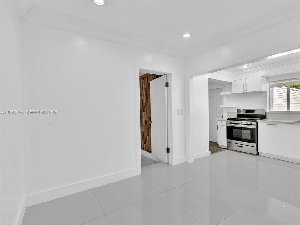 For Rent: $6,500 (4 beds, 3 baths, 1600 Square Feet)