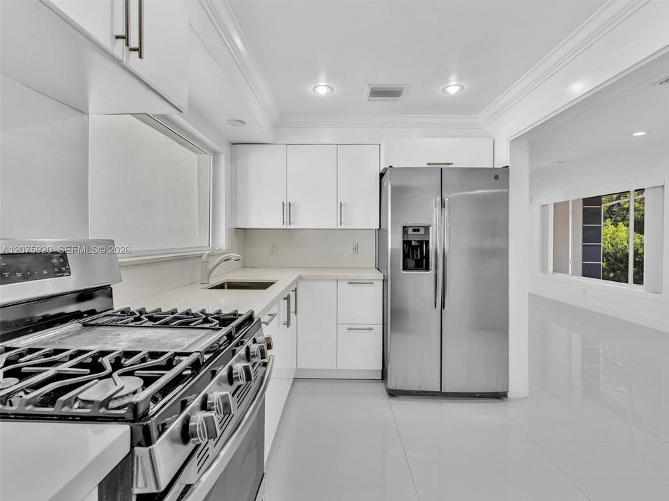 For Rent: $6,500 (4 beds, 3 baths, 1600 Square Feet)
