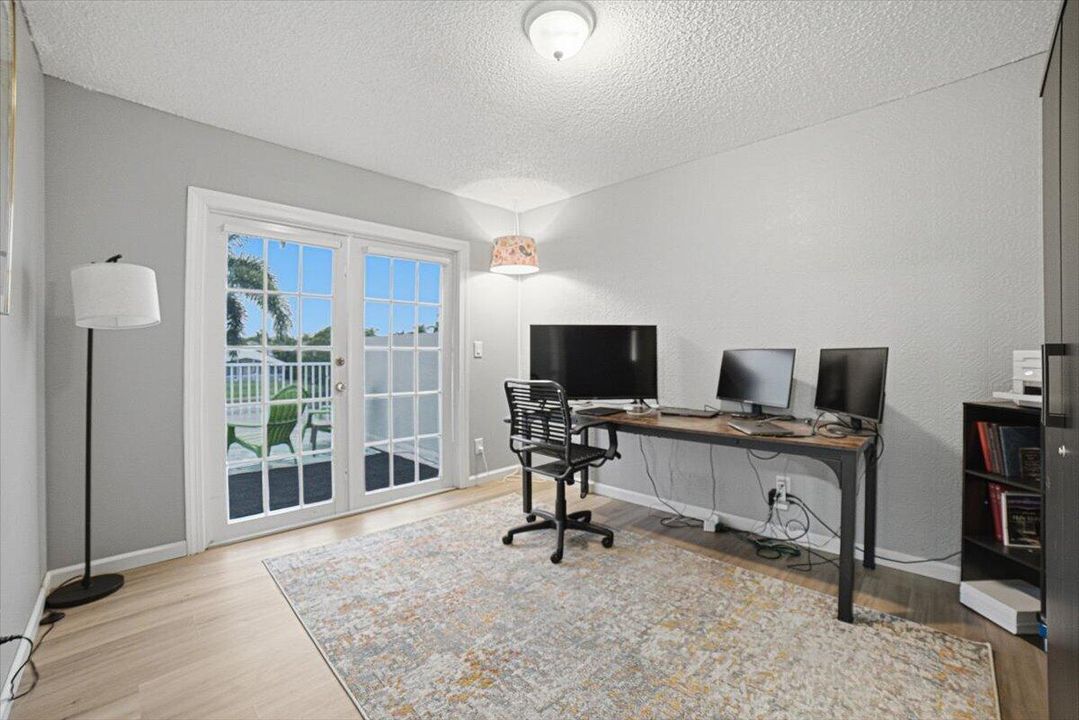 32-Bedroom2