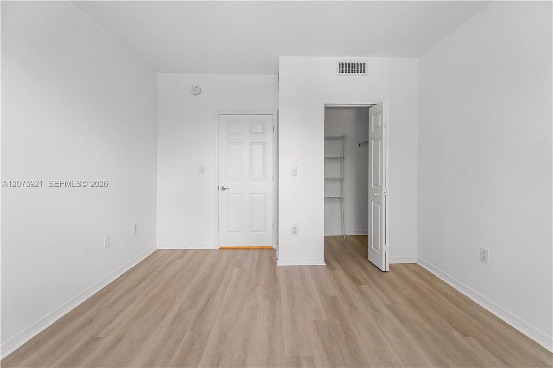 For Rent: $2,900 (2 beds, 2 baths, 989 Square Feet)