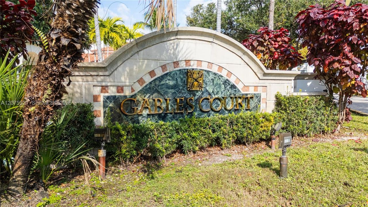 For Rent: $2,900 (2 beds, 2 baths, 989 Square Feet)