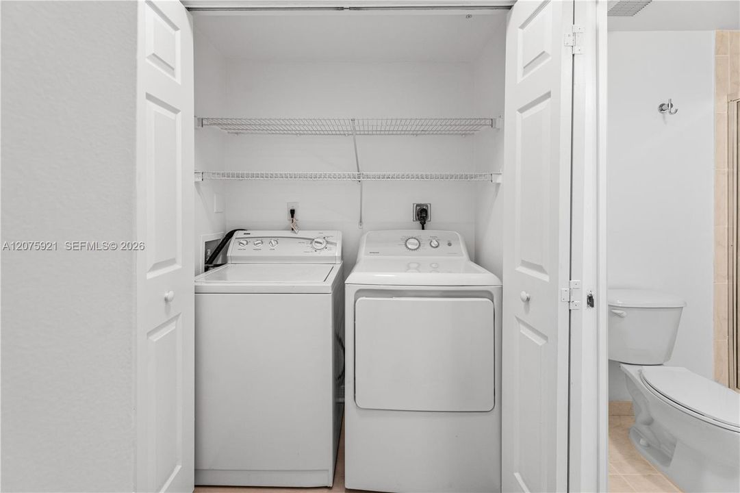 For Rent: $2,900 (2 beds, 2 baths, 989 Square Feet)
