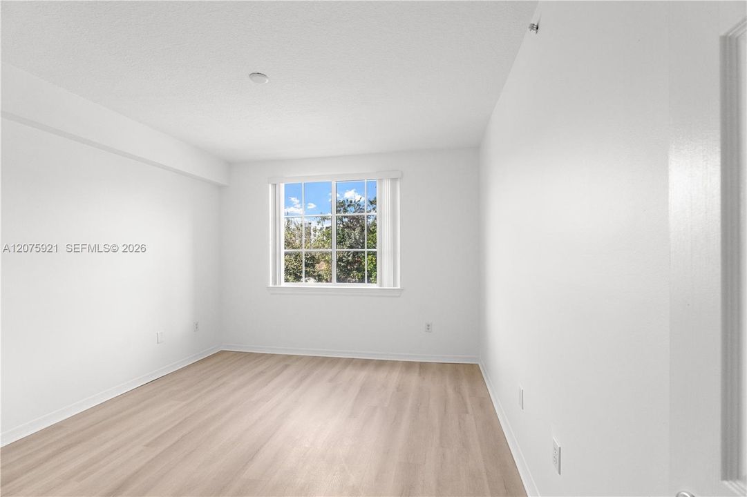 For Rent: $2,900 (2 beds, 2 baths, 989 Square Feet)