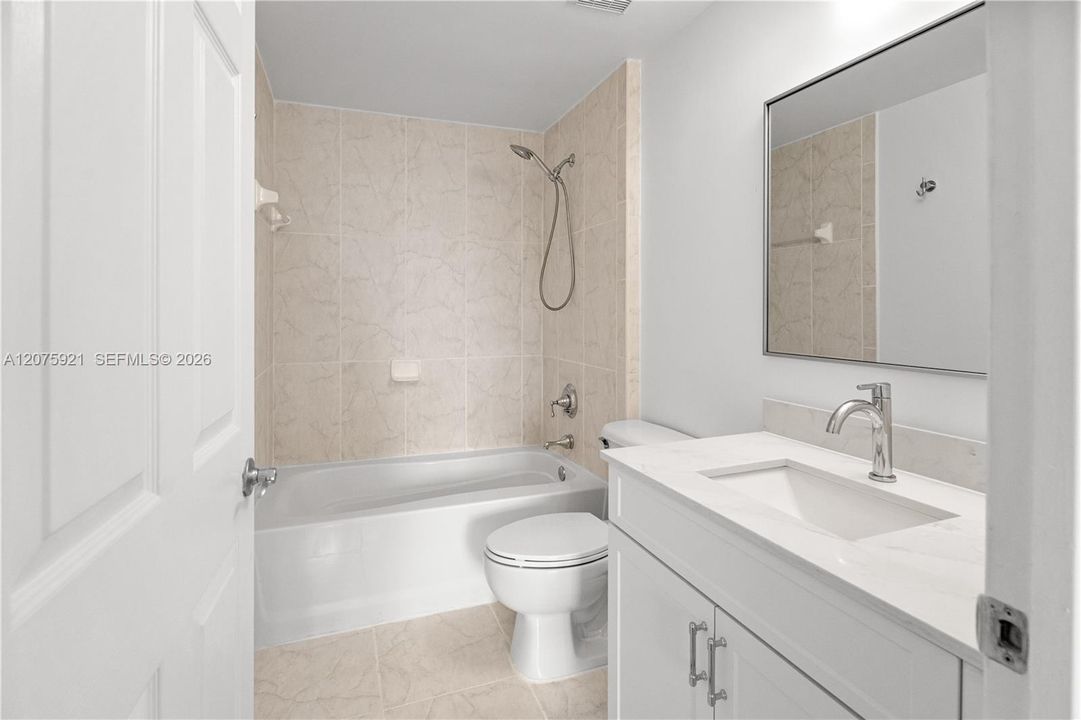 For Rent: $2,900 (2 beds, 2 baths, 989 Square Feet)