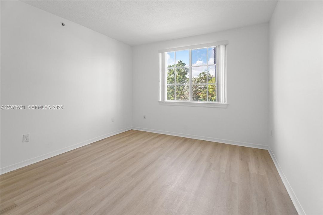 For Rent: $2,900 (2 beds, 2 baths, 989 Square Feet)