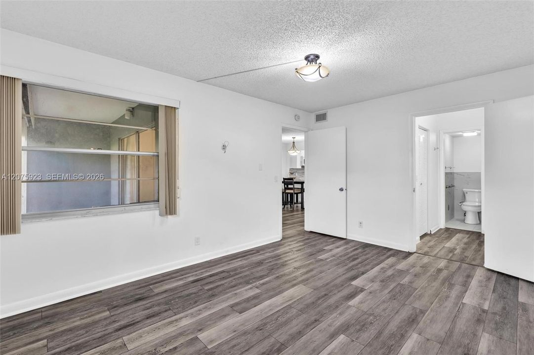 For Sale: $250,000 (2 beds, 2 baths, 1100 Square Feet)