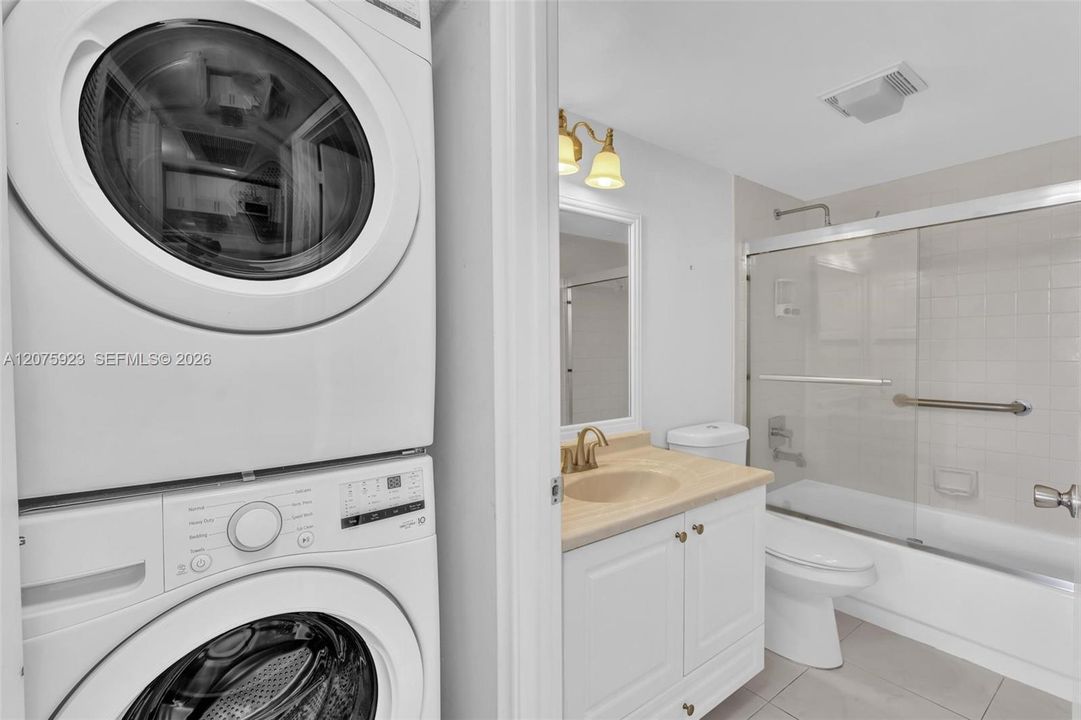 large capacity washer and dryer in unit
