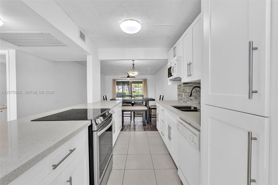 For Sale: $250,000 (2 beds, 2 baths, 1100 Square Feet)