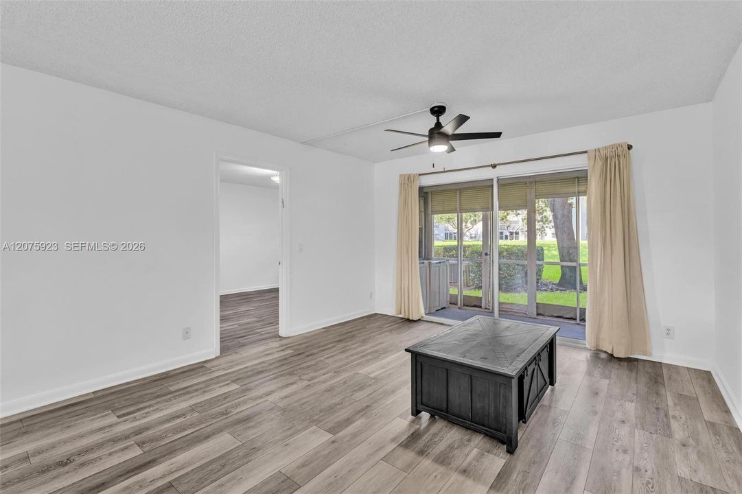 For Sale: $250,000 (2 beds, 2 baths, 1100 Square Feet)