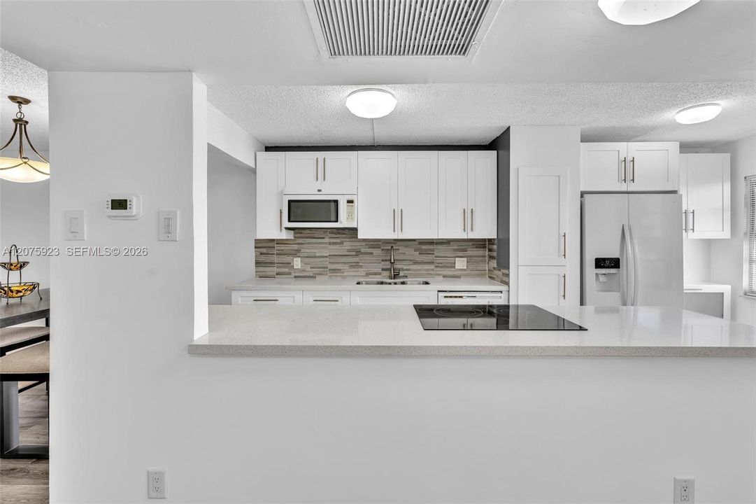 For Sale: $250,000 (2 beds, 2 baths, 1100 Square Feet)
